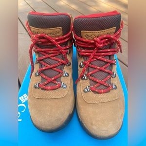 Columbia Women’s Hiking Boots Newton Ridge Plus Waterproof Amped Size 8.5